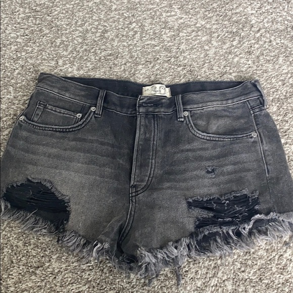 FREE PEOPLE-black denim cutoff short size 30 - Picture 1 of 3
